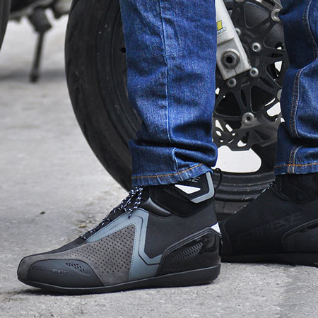 Καλοκαιρινά ταξίδια με μηχανή: Πώς να αντιμετωπίσετε τη ζέστη